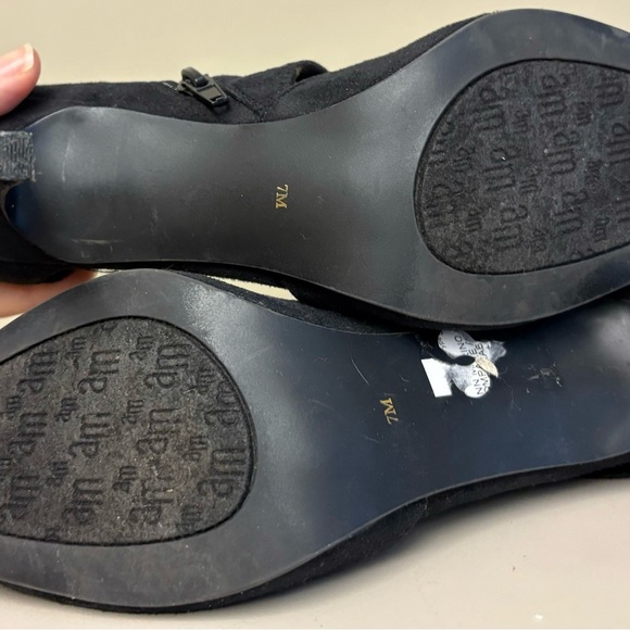 Ann Marino black suede med heel closed toed pump women's size 7 - Picture 3 of 7